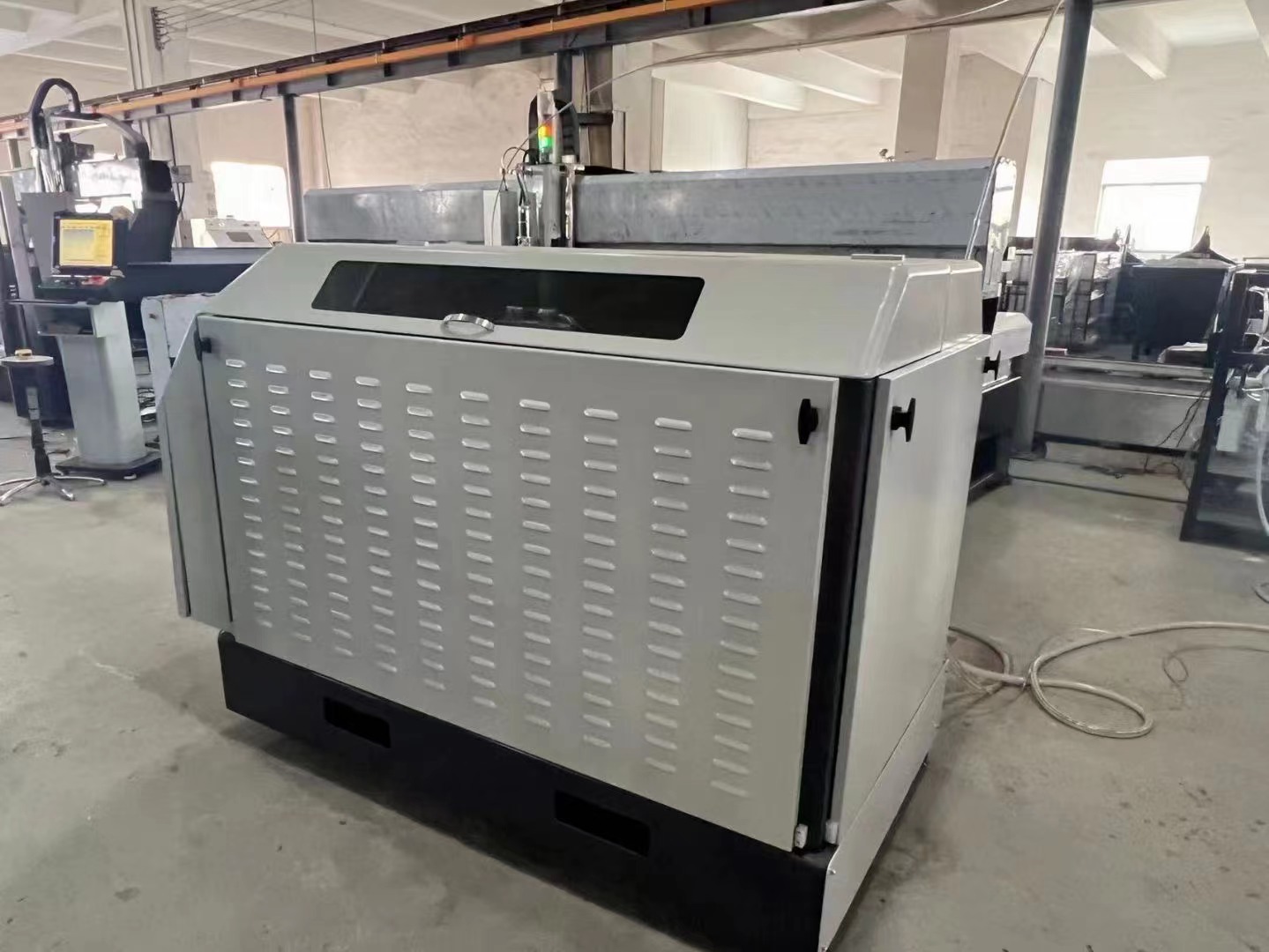 loading TKT-G4020-3D waterjet the Hungarian